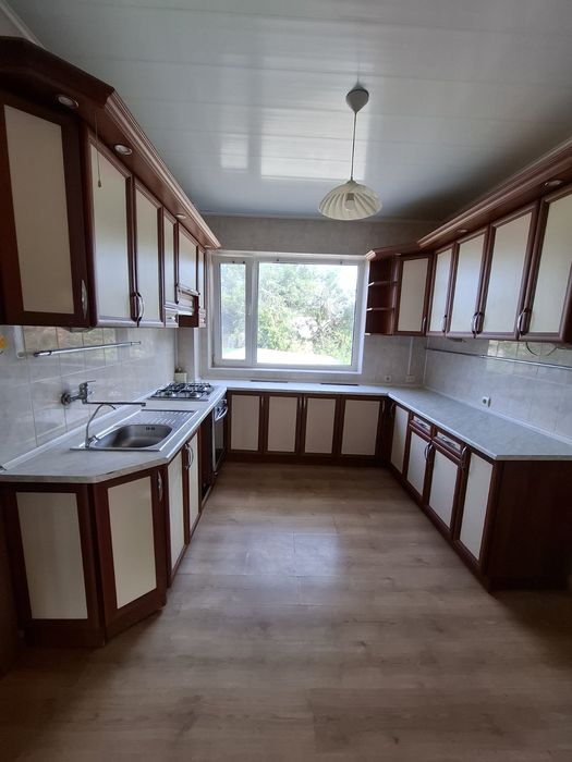 Здається в оренду будинок з сауною і гаражами