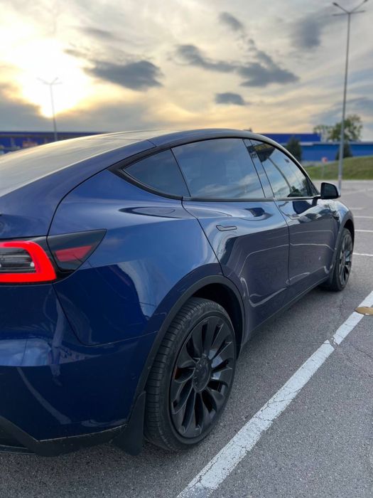 Оренда авто тесла У 21 р.