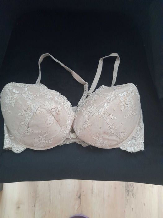 Biustonosz firmy Konrad z przodu odpinany 75f