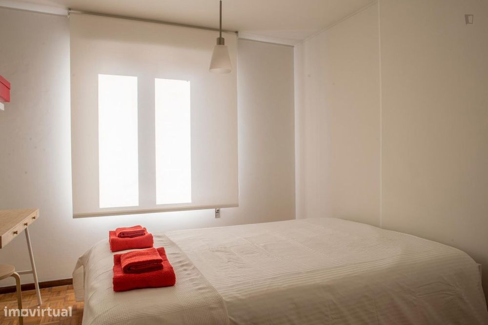 164457 - Quarto 4, com cama de casal em...