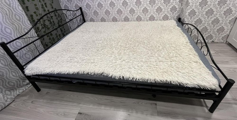 Sprzedam łóżko duże że stelażem i materacem okazja!