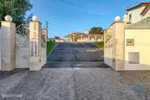 Casa / Villa T5 em Regueira de Pontes de 318,00 m2