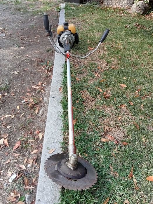 Máquina cortar mato