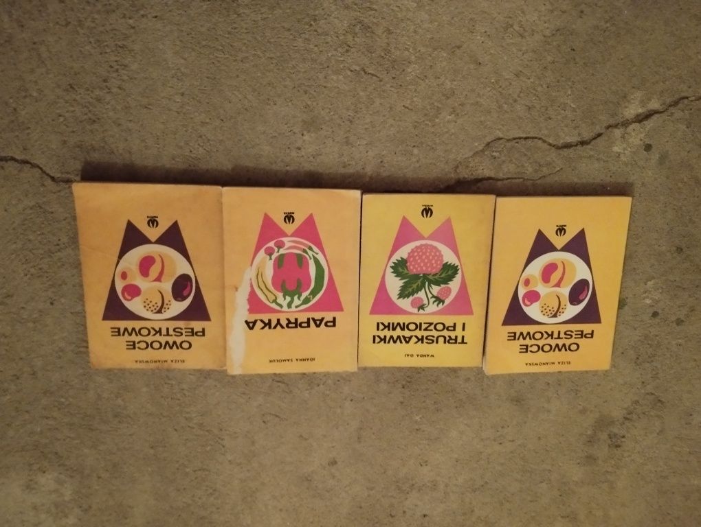 Jsiążku do kuchni 4 szt bez jednej truskawki poziomki