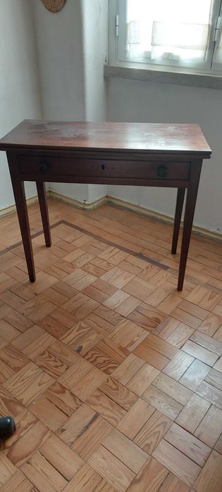 Mesa de Jogo antiga, dobrável e com gaveta
