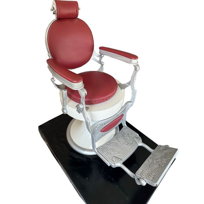 Cadeira de Barbeiro Vermelha Usada