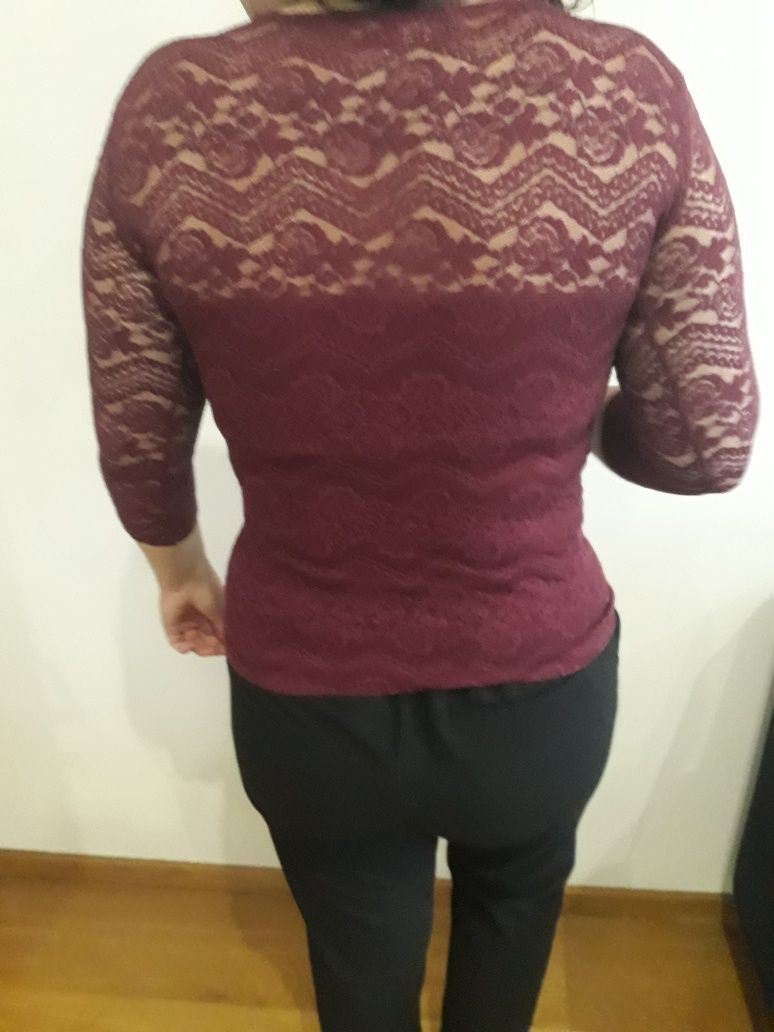 Camisola em renda bordeaux