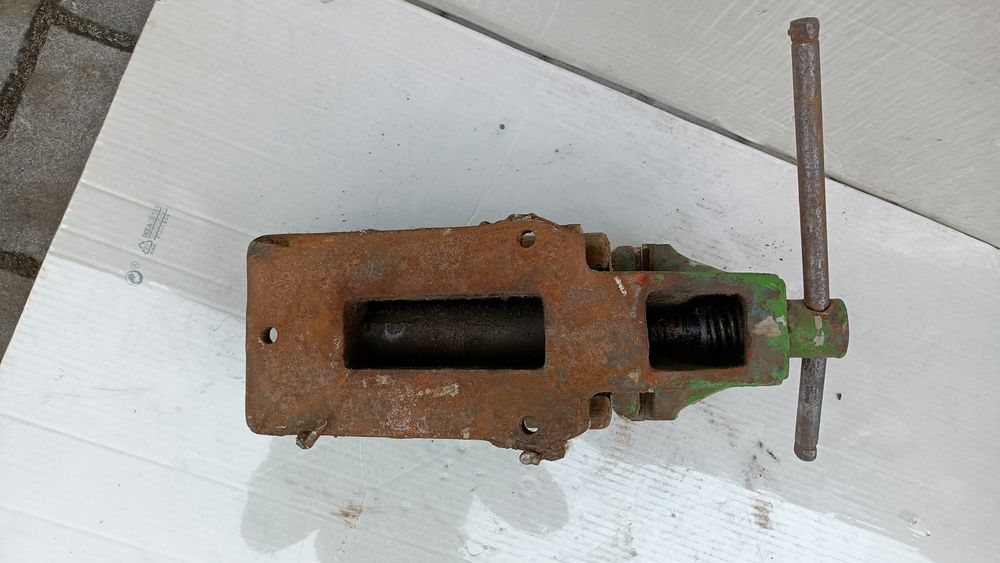 Stare Ślusarskie Imadło 150 Duże 25kg Żeliwne BZMPT Białystok Bison