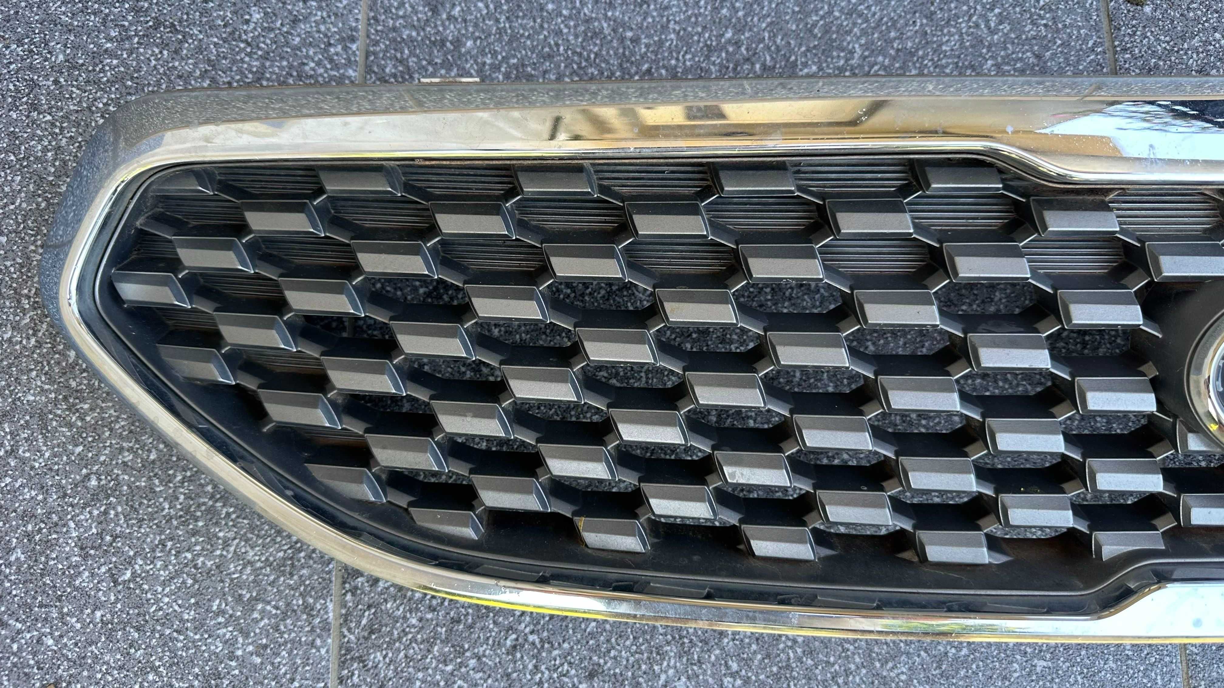 Kia Venga Grill Atrapa Logo