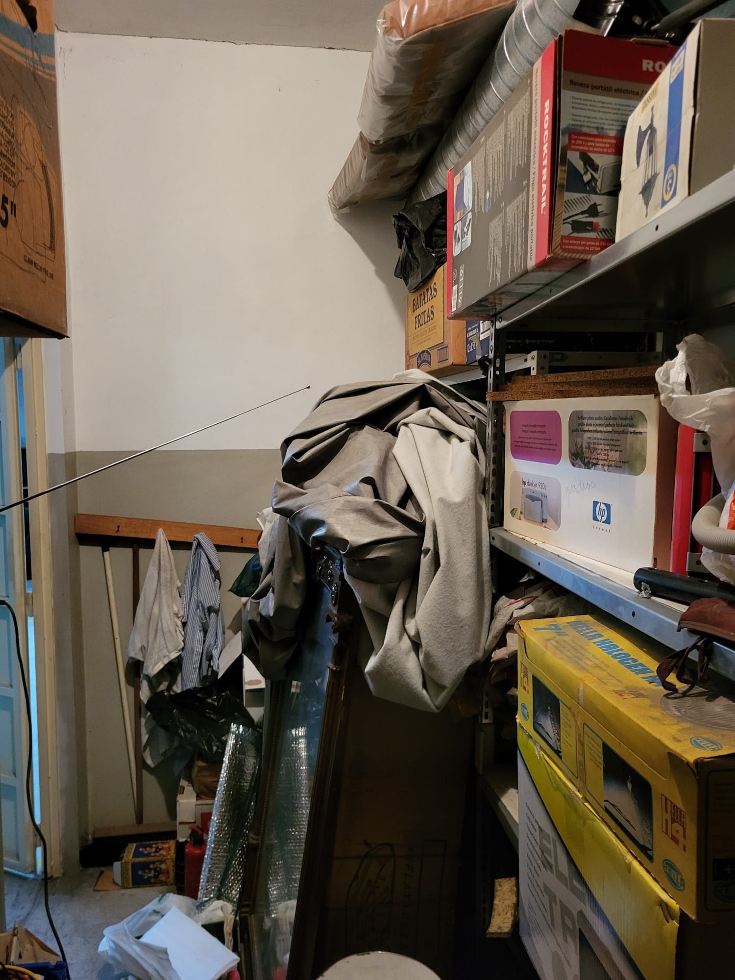 Vendo 2 lugares de garagem + arrumos