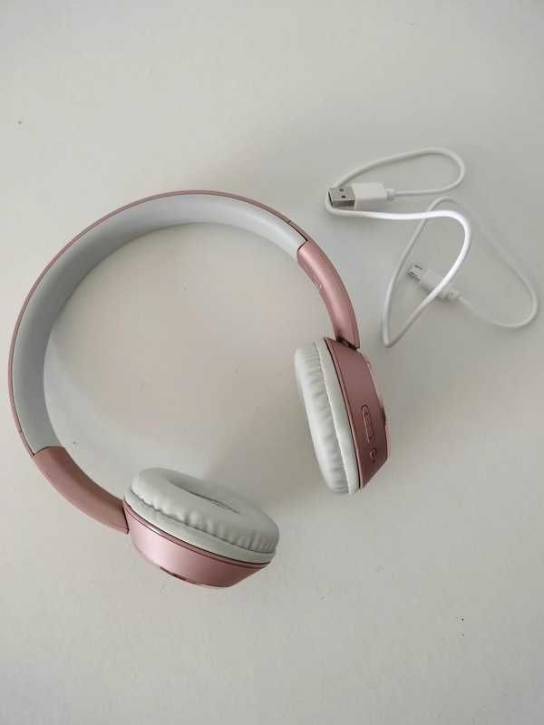 Headphones com cabo de carregamento