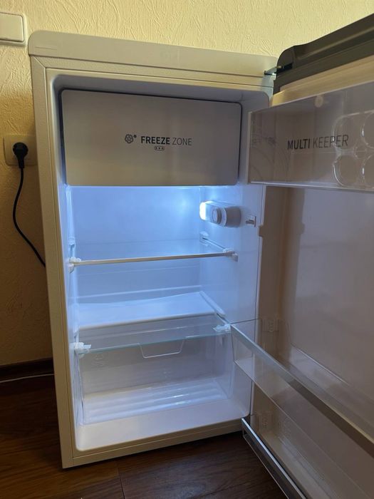 Однокамерний холодильник Hisense RR106D4CWE (82 л)