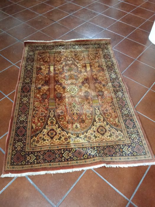 Carpete muito antigo