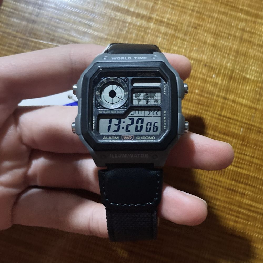 CASIO AE-1200WHUB-8AVEF / чоловічий наручний годинник