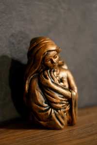 Rzeźba z gipsu, Matka z Dzieciątkiem, ogniste złoto, wys. 11,5 cm