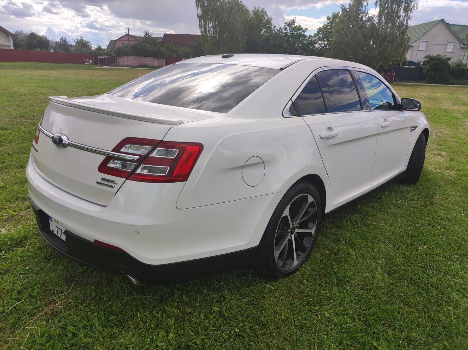 FORD Taurus SEL 2015