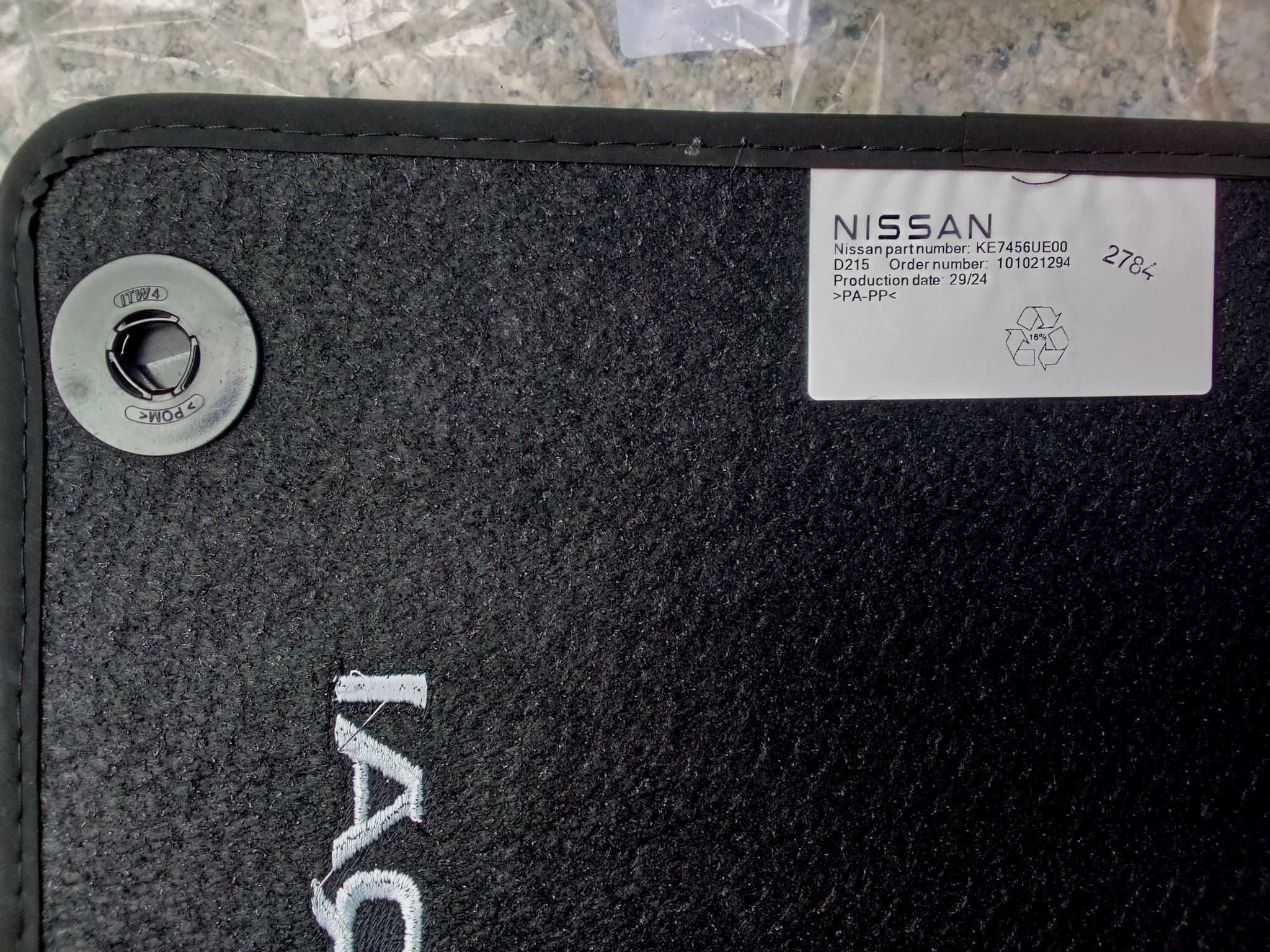 Nowy komplet - oryginalne dywaniki welurowe NISSAN QASHQAI III J12