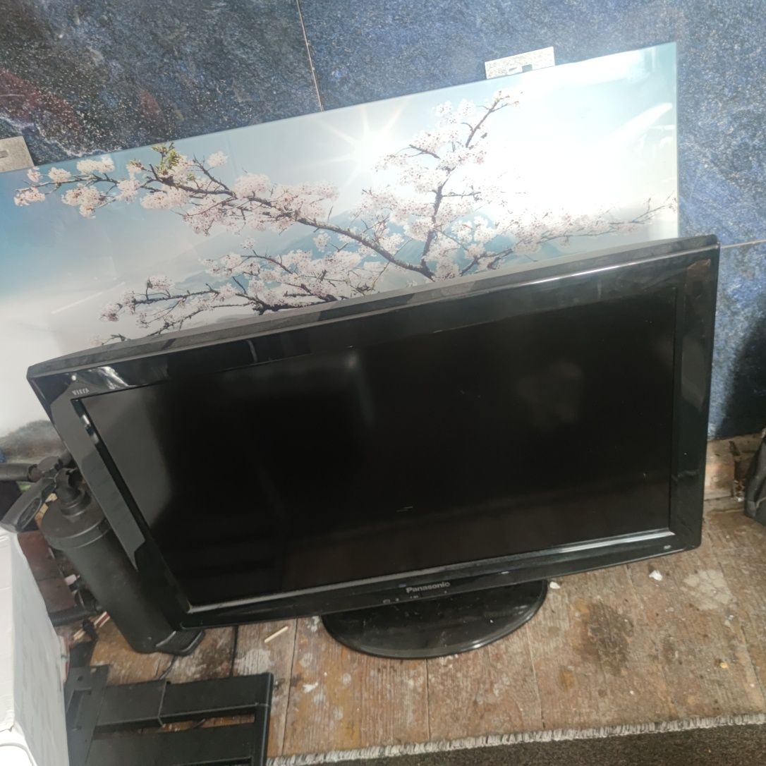 Telewizor z pilotem 32