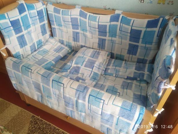 Теплая защита в кроватку +одеяло, подушка, простынь