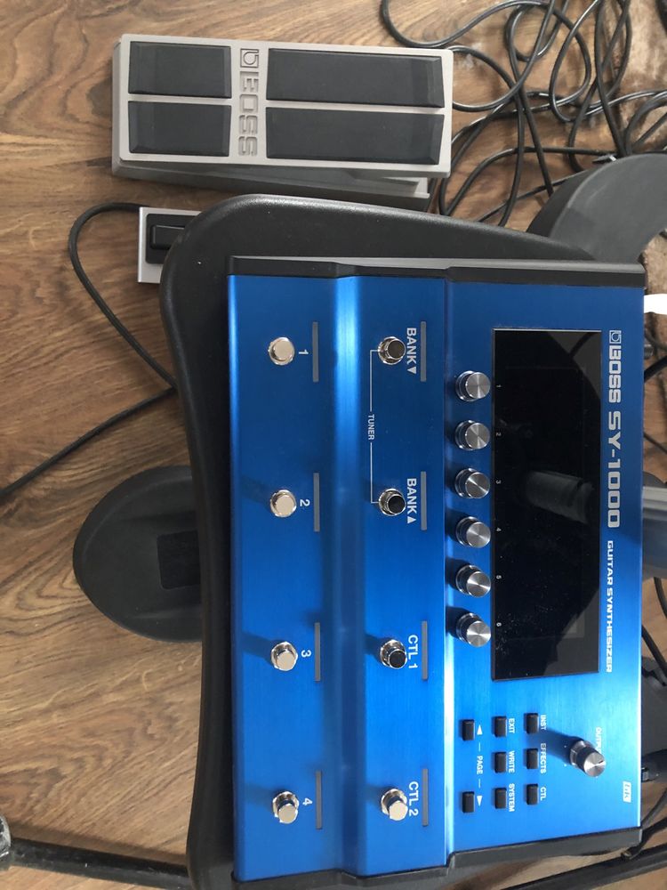 Boss SY1000 syntezator gitarowy + osprzęt