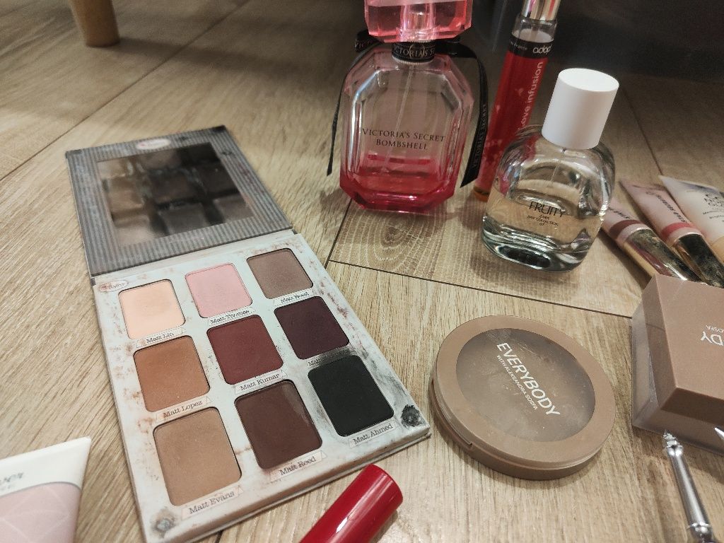 Zestaw kosmetyków bombshell the balm huda IT cosmetics itp