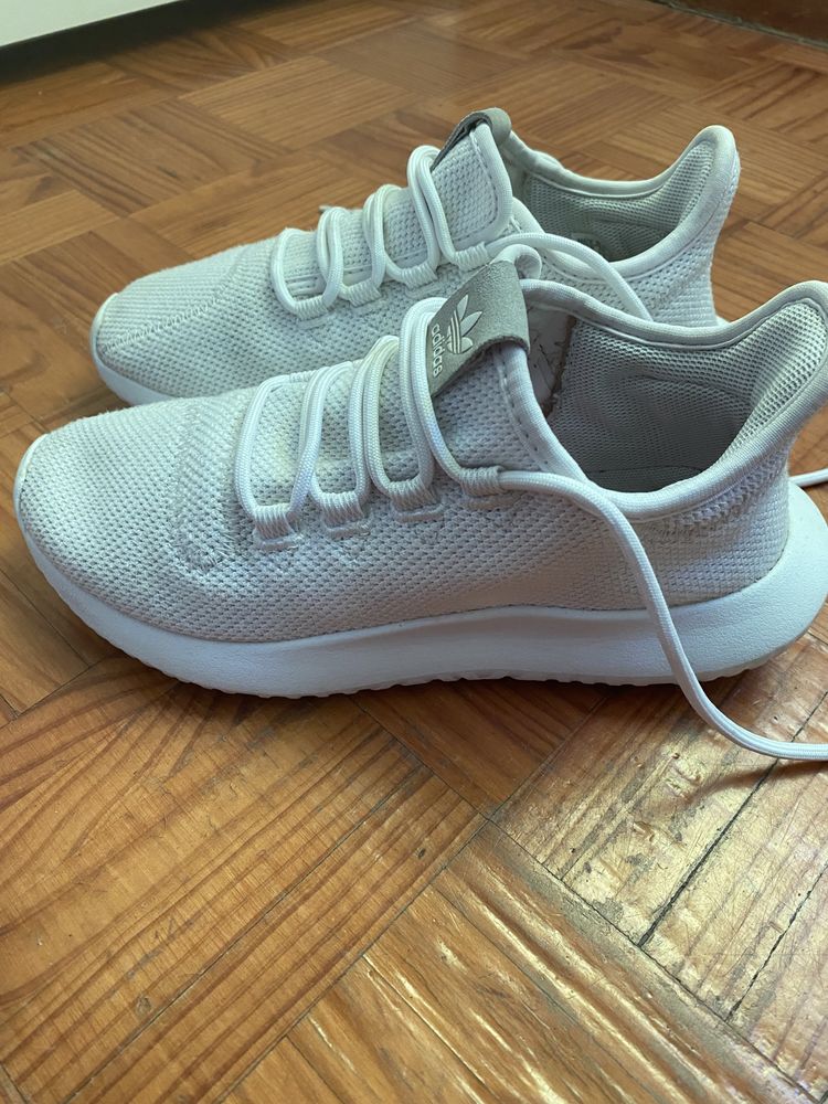 Ténis Adidas tubular branco