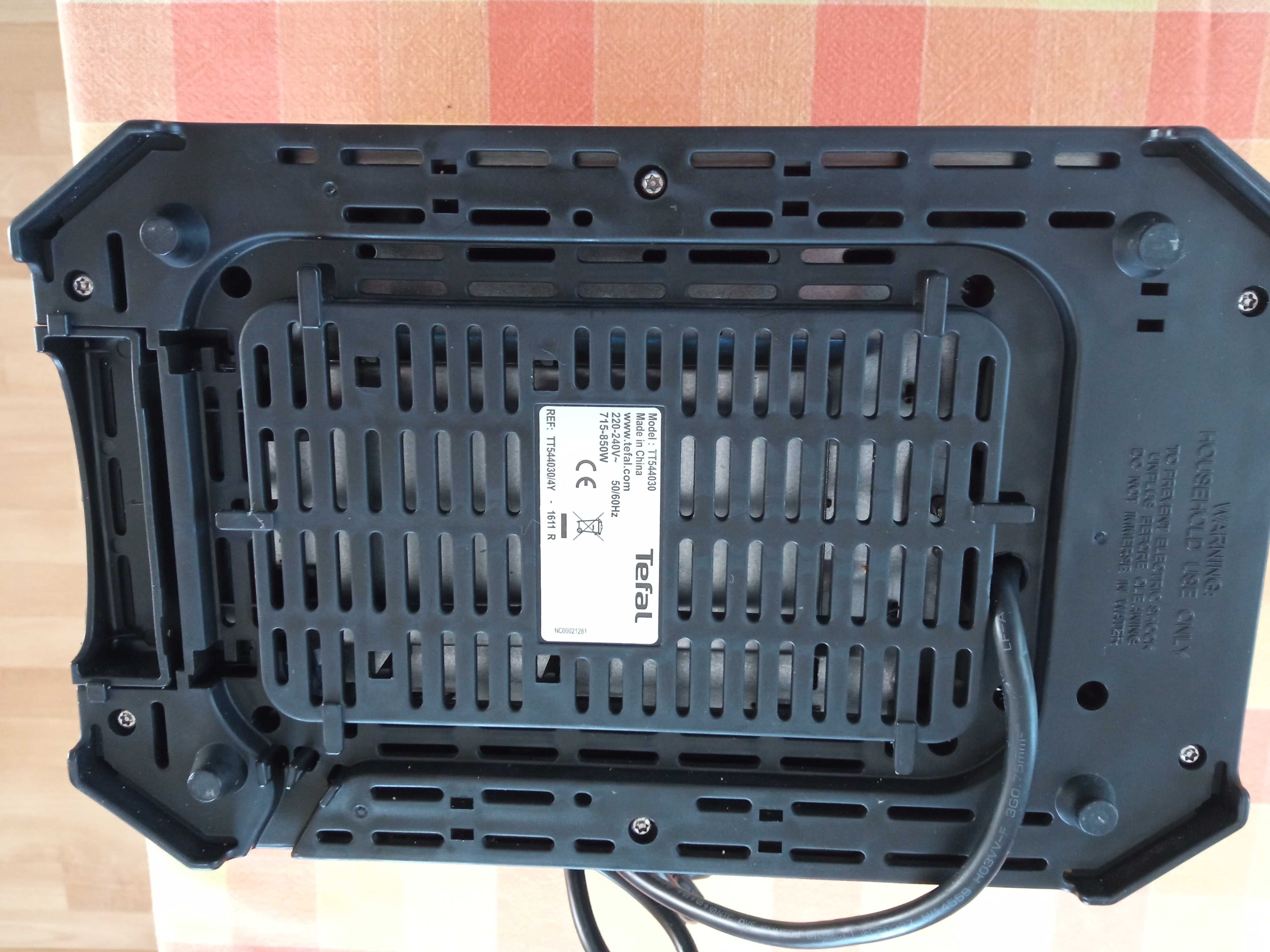 Toster opiekacz Tefal model TT544030 srebrny