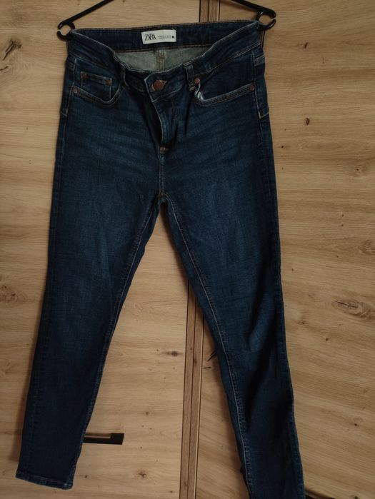 Zara 38 modne jeansy rurki ciemny jeans