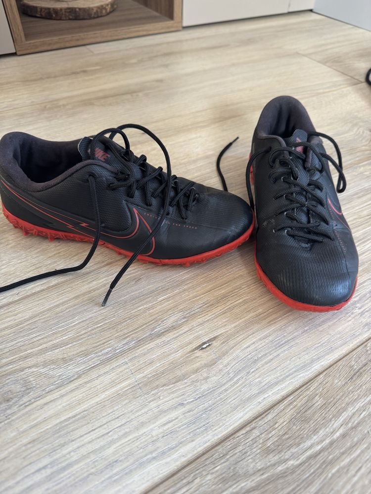 Сороконіжки Nike розмір 33.5
