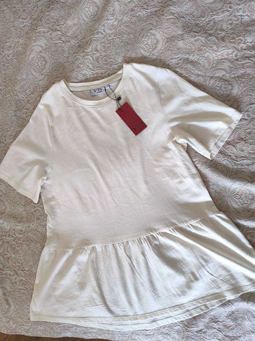 Нова жіноча футболка розміру М, VRS woman (Данія) молочного кольору