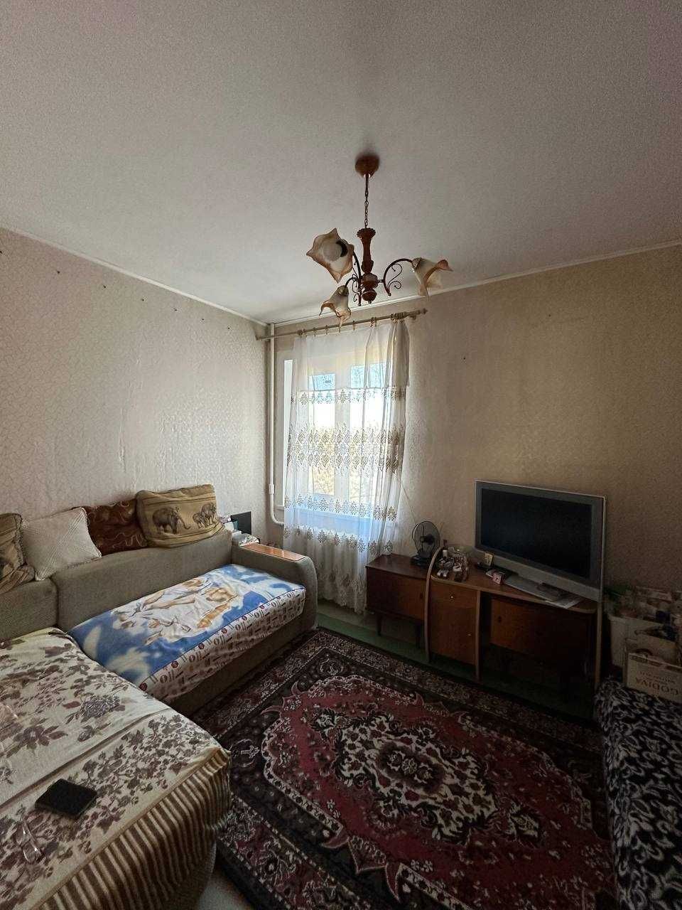 Продам 3-х кімнатну квартиру по пров. Добровольців.б.6