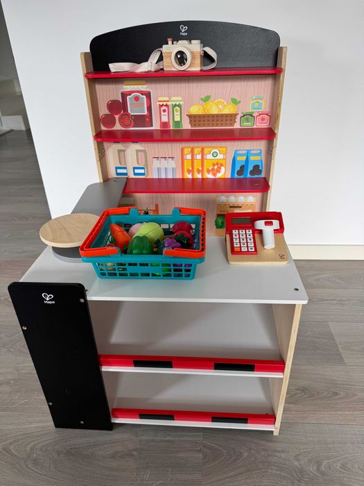Loja infantil Hape com acessórios