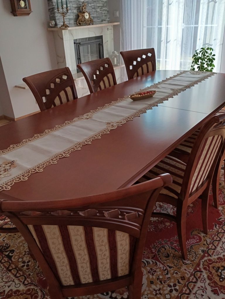 Zestaw stół i 8 krzeseł