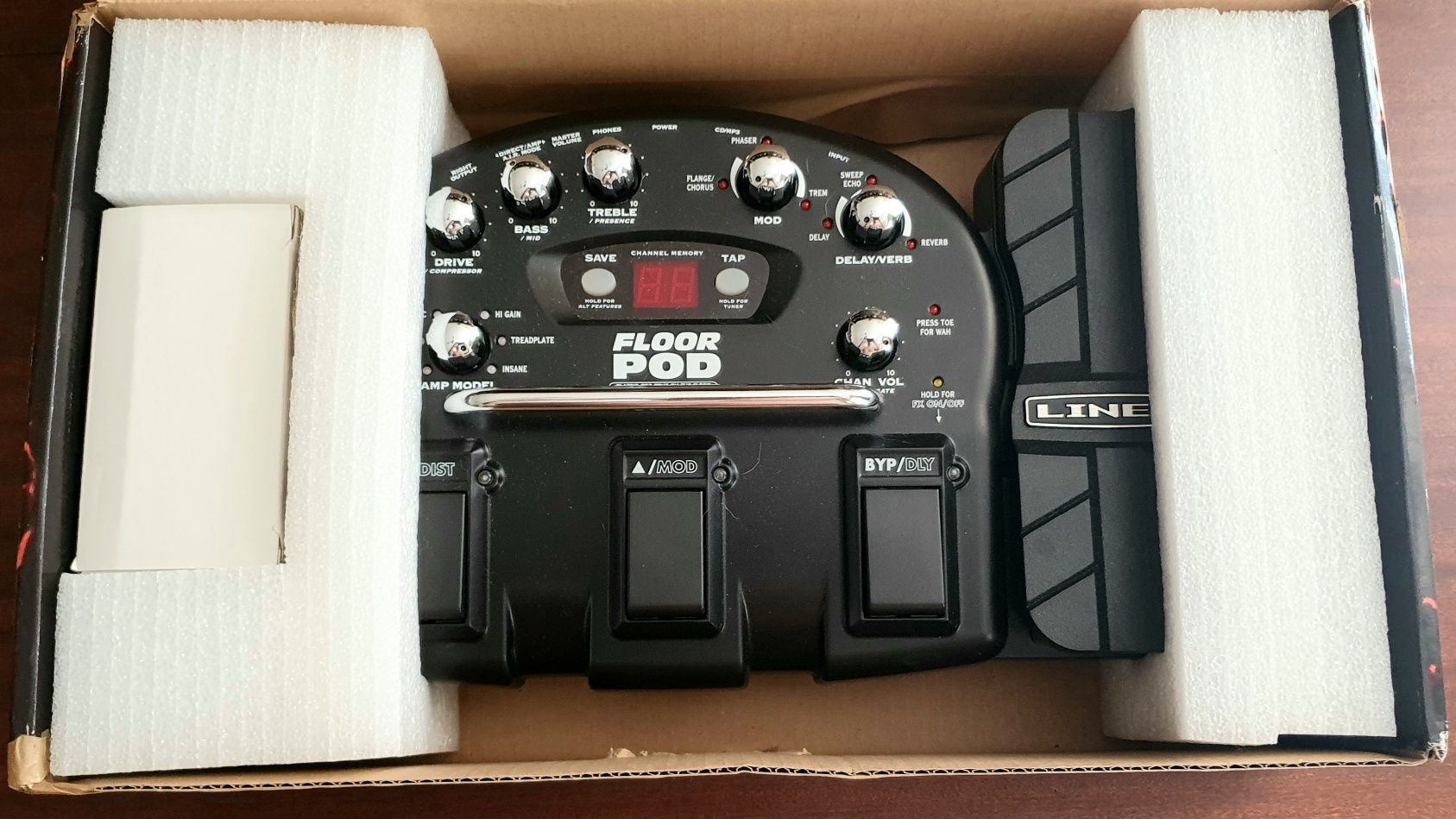Pedaleira de efeitos para guitarra Line6 Floor Pod nova!