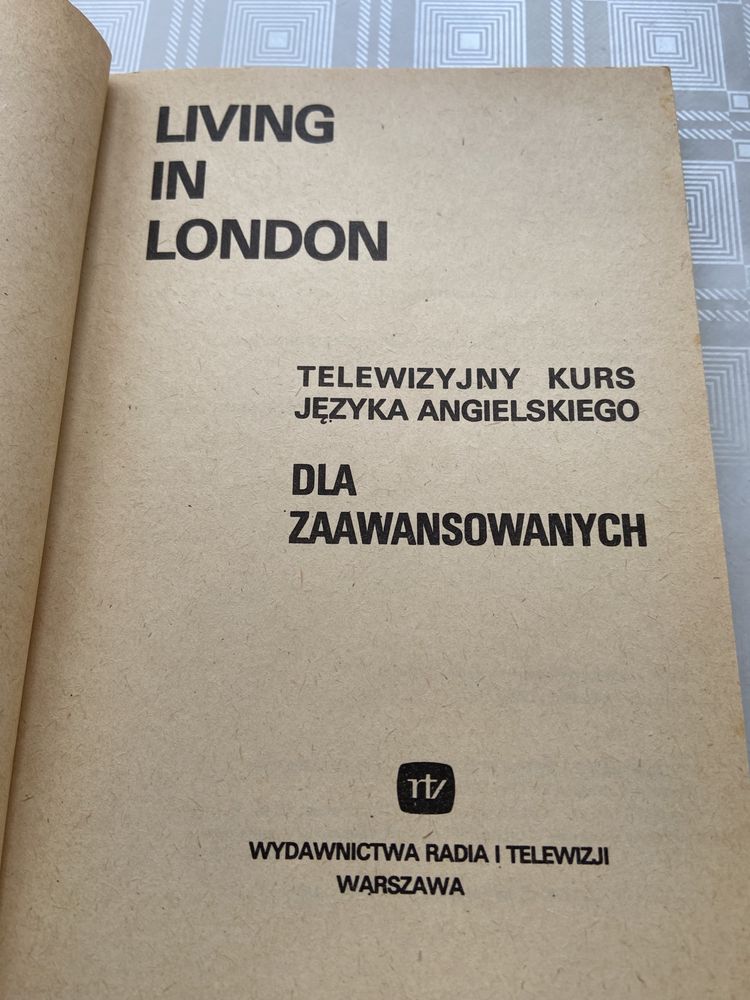 Książka Living  in London dla zaawansowanych