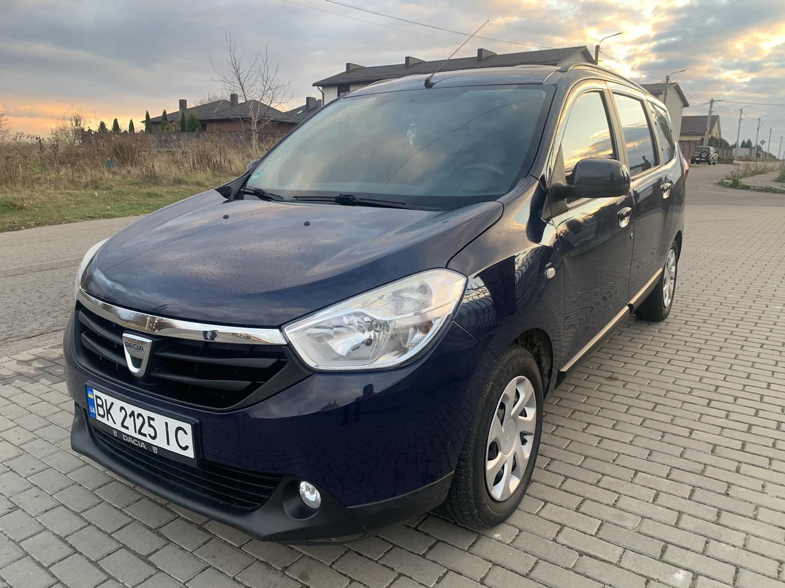 Dacia Lodgy 2013  7 місць