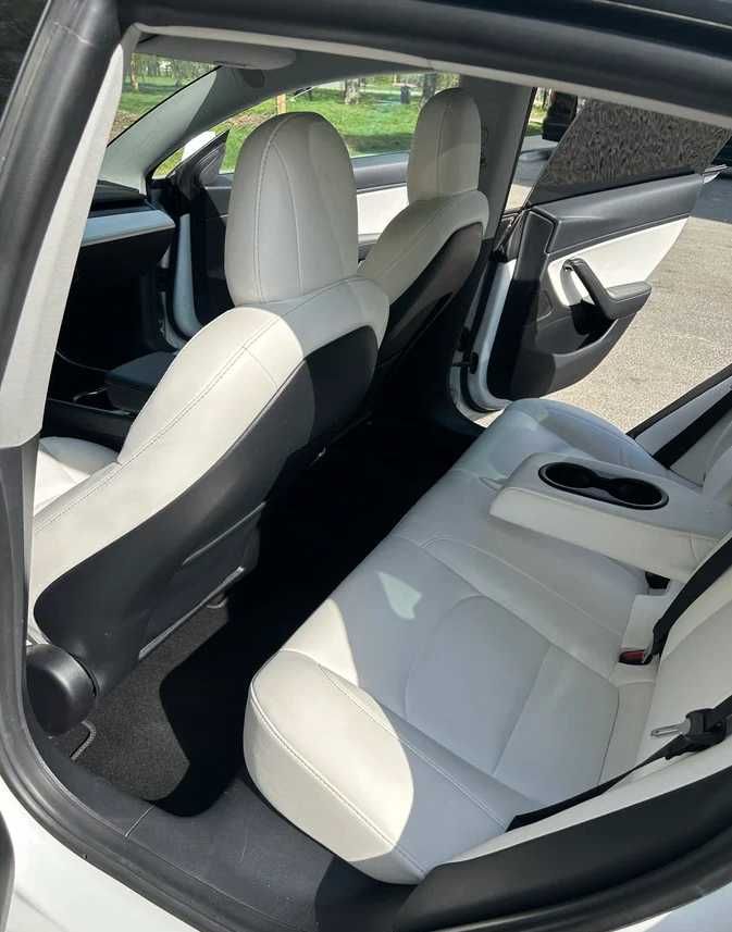 Tesla 3 2020 року