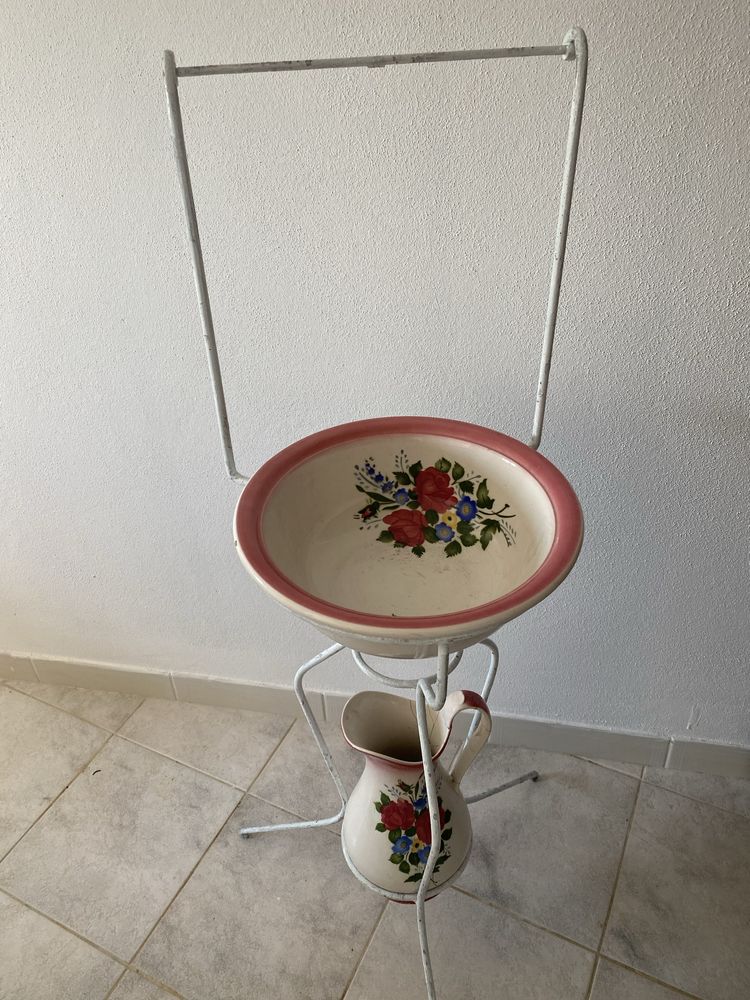 Lavatório mais bacia cerâmica ( jarrão oferta)