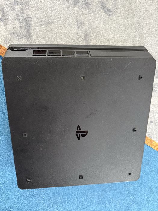 Konsola PS4 CUH-2016A gry i 3 pady