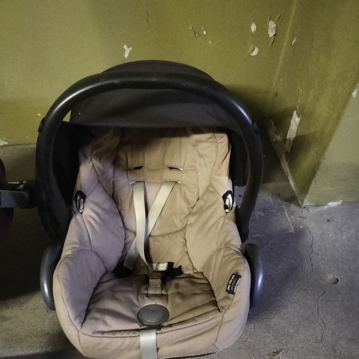 Carro trio da marca bugaboo