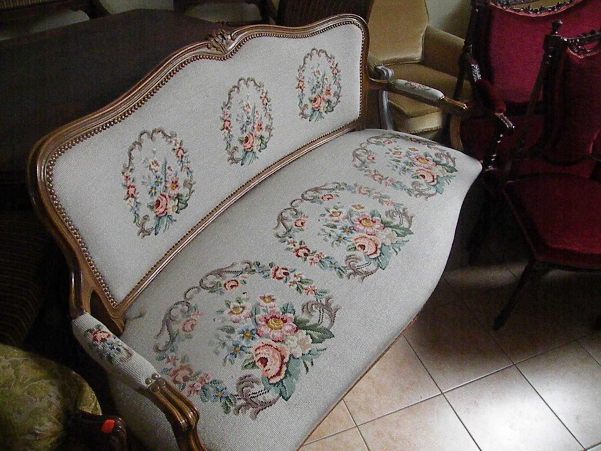 Sofa w Stylu Ludwika Gobelin