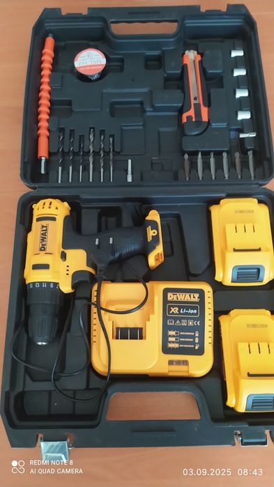 Шуруповерт в кейсі.