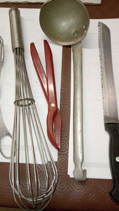 Concha, batedor, facas, etc... lote por 5€