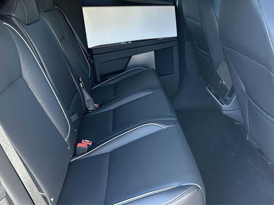 Tesla Cybertruck Crew Cab      2024
