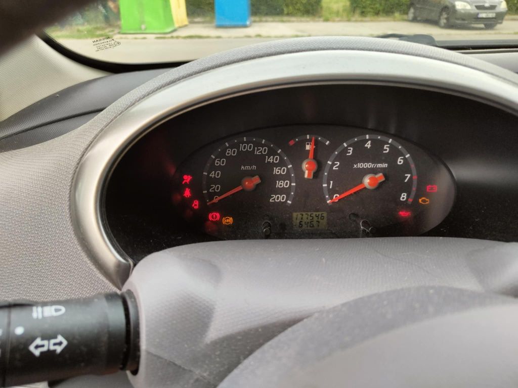 Nissan Micra K12 uszkodzony