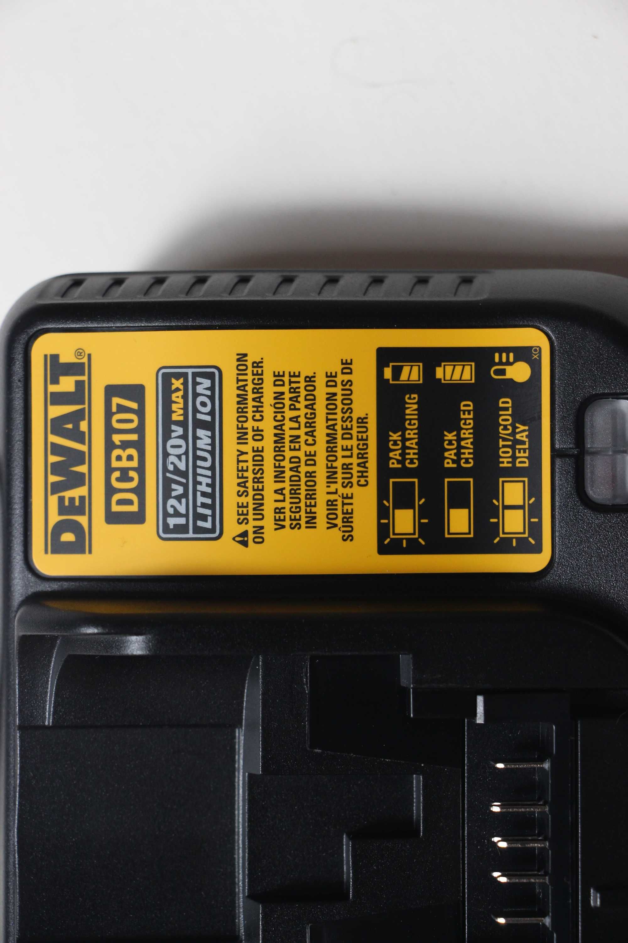 Дрель-шуруповерт DEWALT DCD771C2 20V MAX,оригинал,комплект США