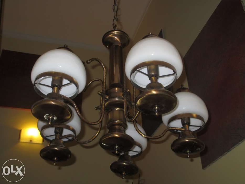 Candeeiro de sala com cinco lâmpadas