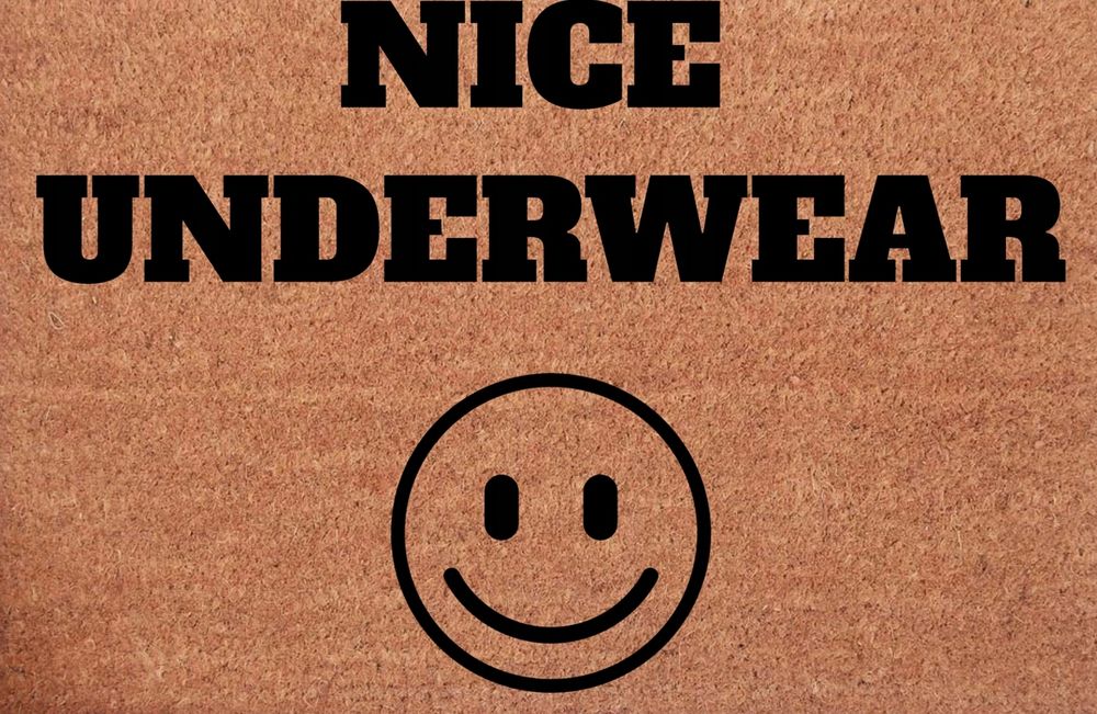 wycieraczka pod drzwi zamykaj śmieszny napis - nice underwear
