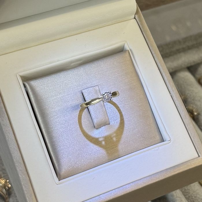 Złoty pierścionek z diamentem • pr.585 • roz.14 • Lombard Halogsm Łódź