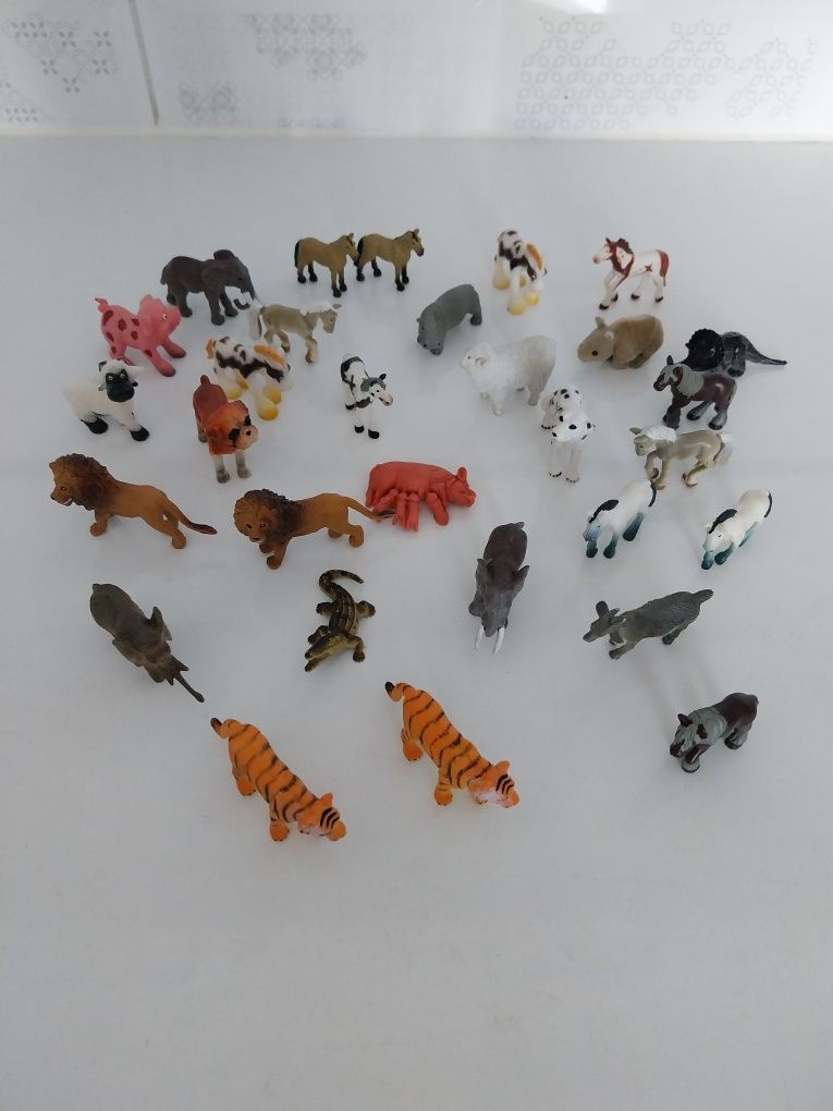 Zwierzęta, figurki, zabawki. 30 sztuk